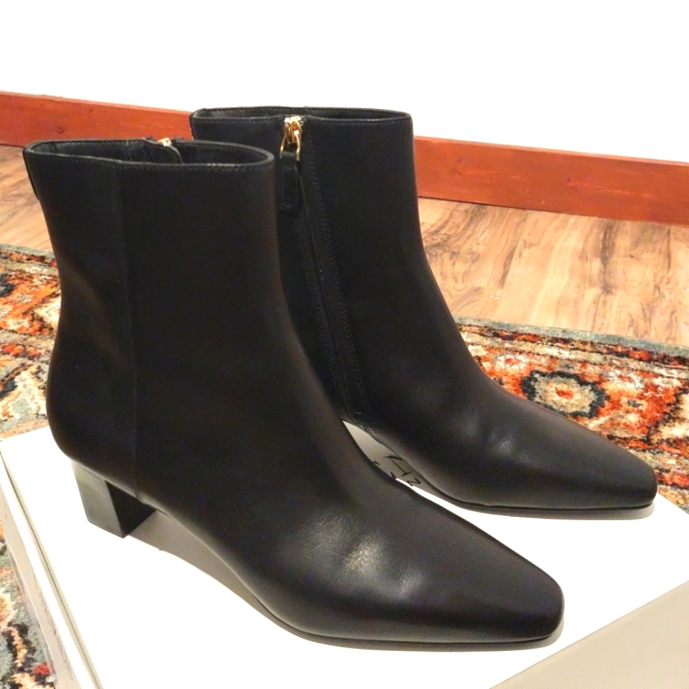Lauren Ralph Lauren Black Leather Ankle Boots Almond Toes Size 8B Booties